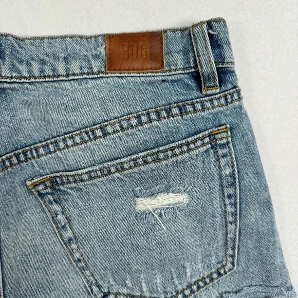 BDG Essential Mid Rise Cut Off Jean Shorts Womens Size 27 Light Wash - Picture 9 of 10